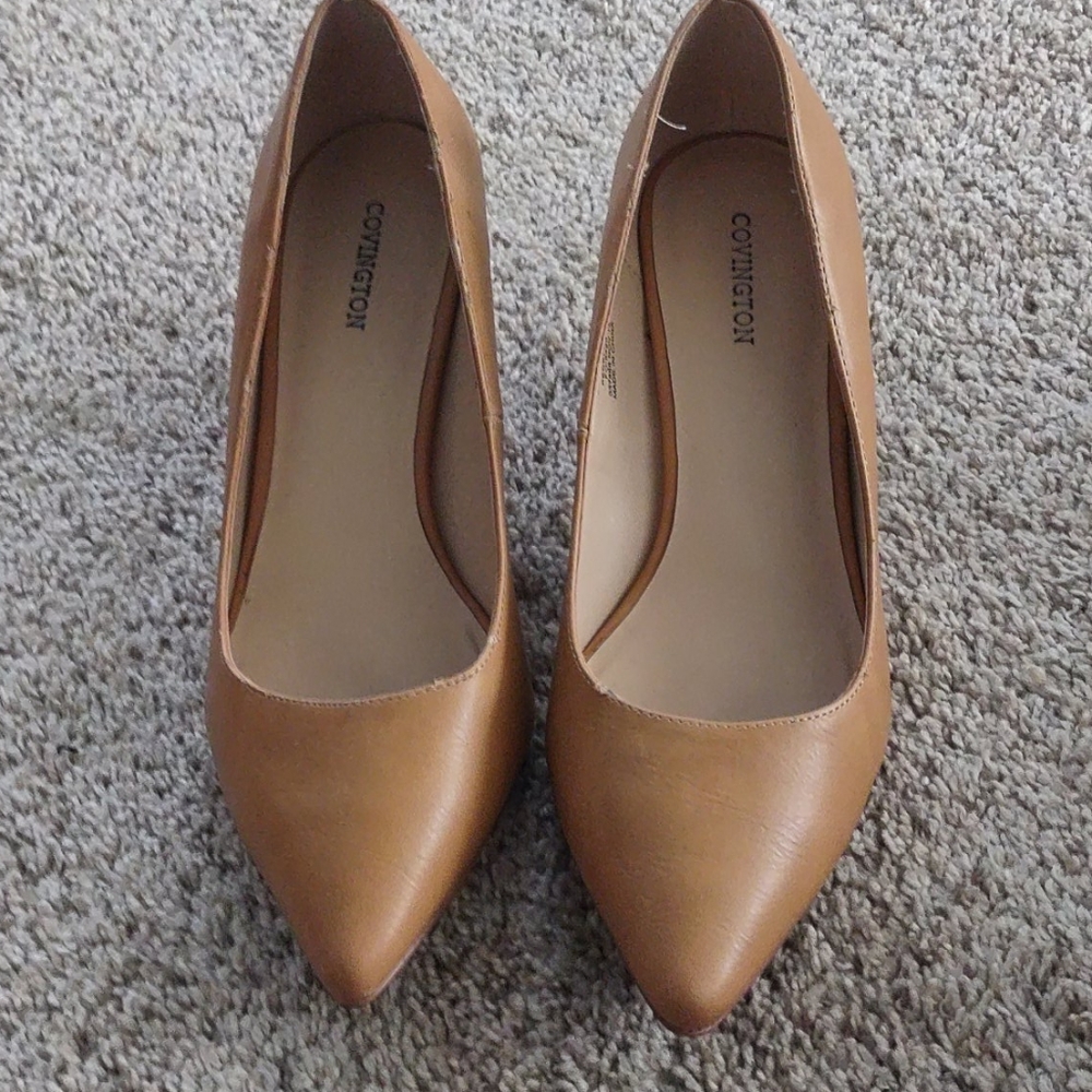 Covington size 10 gold heels